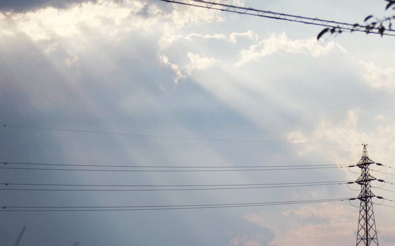 雲間から光がさす